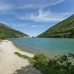 فيلة Luka Nedeščina