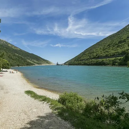 וילה Luka Nedeščina